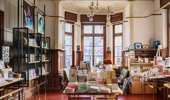 原创 老城区里的旧房子,是百年别墅更是网红书店,可观青岛地标4