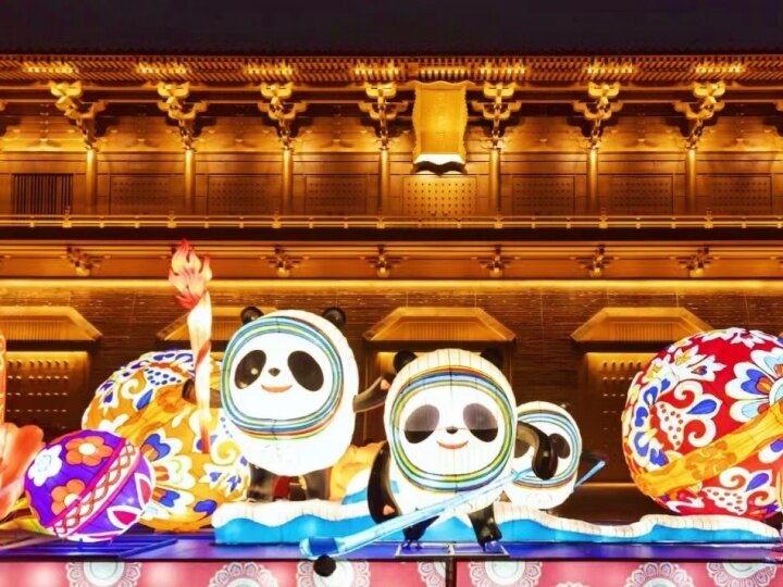 西安多家景区“流光溢彩”迎春节1