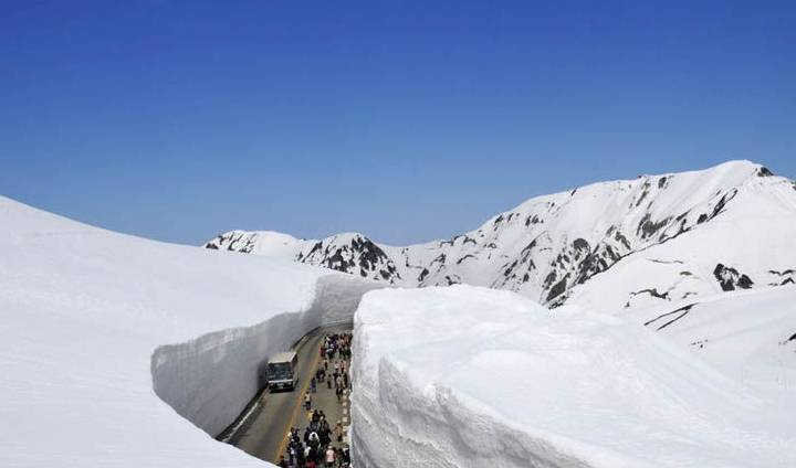 原创 日本的雪山 壮观无比的雪壁奇景2