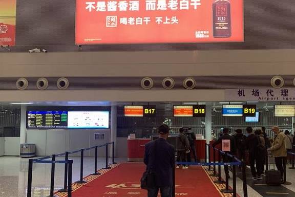 原创 几乎零差评！乘务长亲自削水果给乘客，这家航司才是好服务标杆2