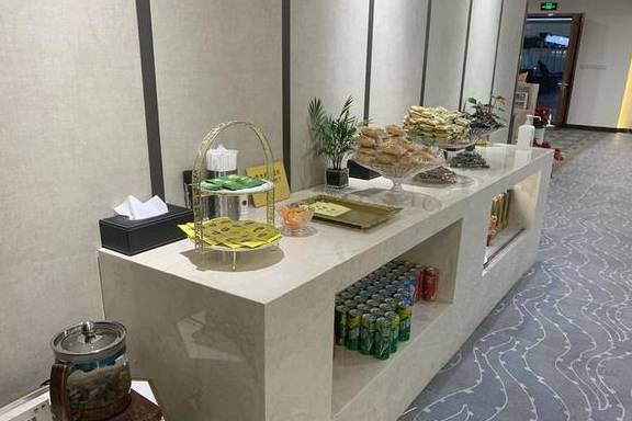 原创 几乎零差评！乘务长亲自削水果给乘客，这家航司才是好服务标杆9