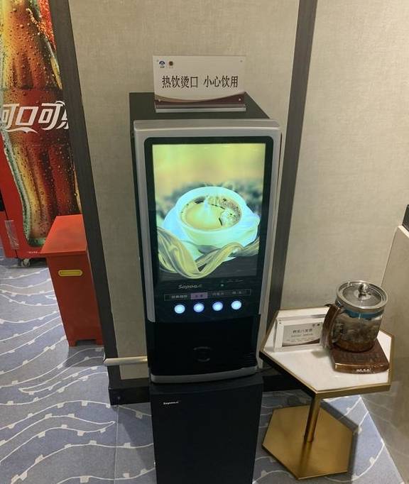 原创 几乎零差评！乘务长亲自削水果给乘客，这家航司才是好服务标杆10