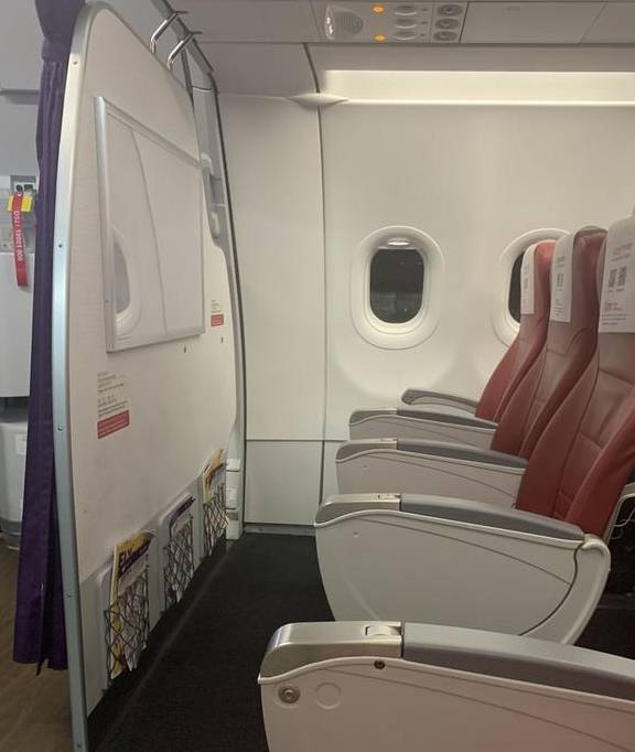 原创 几乎零差评！乘务长亲自削水果给乘客，这家航司才是好服务标杆13