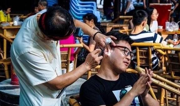 原创 昔日的“锦城一绝”,“甲天下”的成都茶馆,现在依然很常见2