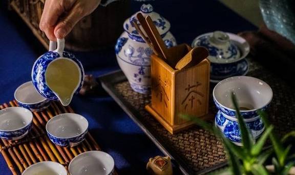 原创 昔日的“锦城一绝”,“甲天下”的成都茶馆,现在依然很常见5