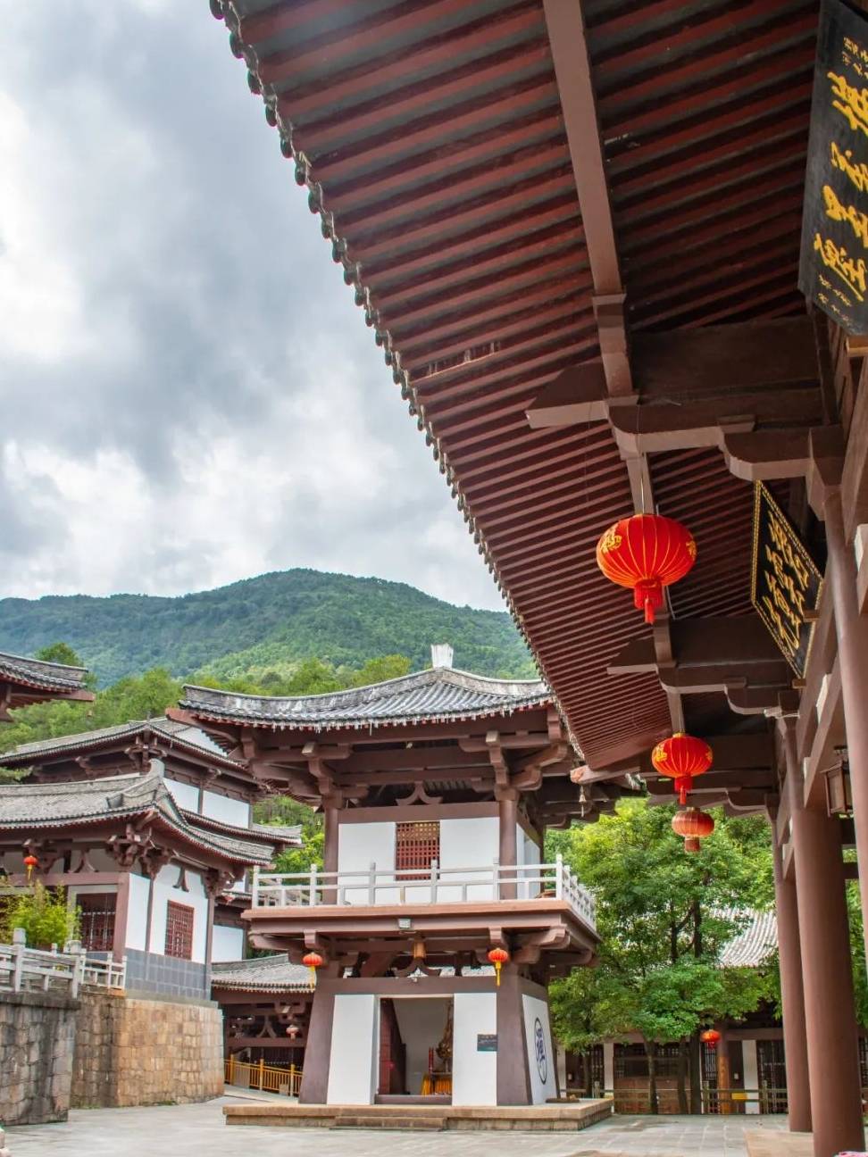 原创 行旅云南大理鸡足山，登高祈愿，遇见靓丽的冬日绝色！2