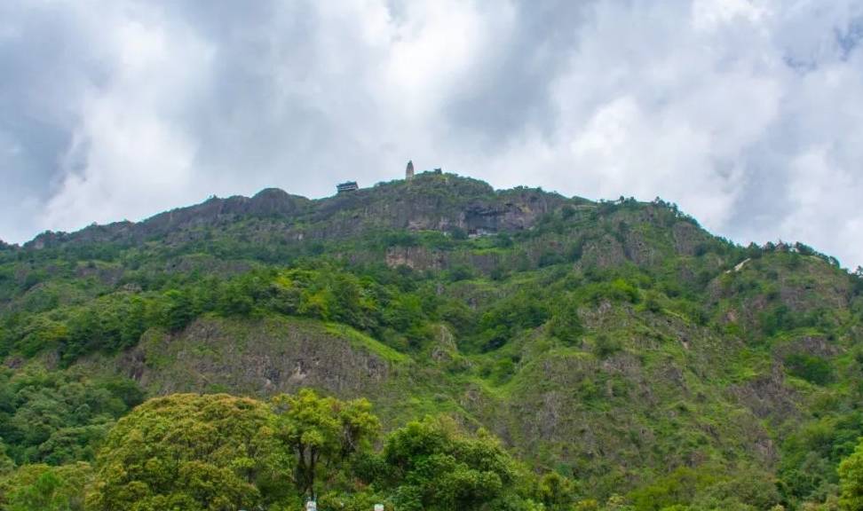 原创 行旅云南大理鸡足山，登高祈愿，遇见靓丽的冬日绝色！4