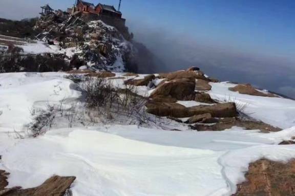 为什么高山多积雪?离太阳越近,不是应该越暖和吗?1