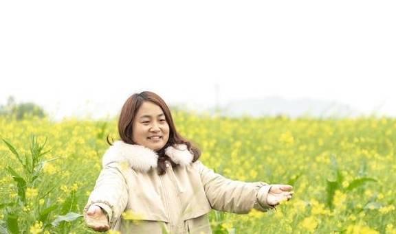 春天不只有油菜花,还有葱花,广西这个镇8万亩葱花开了2