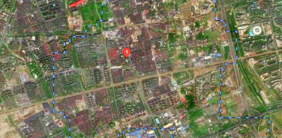 上海浦东新区一个镇，紧邻市区，面积24平方公里，人口28万3