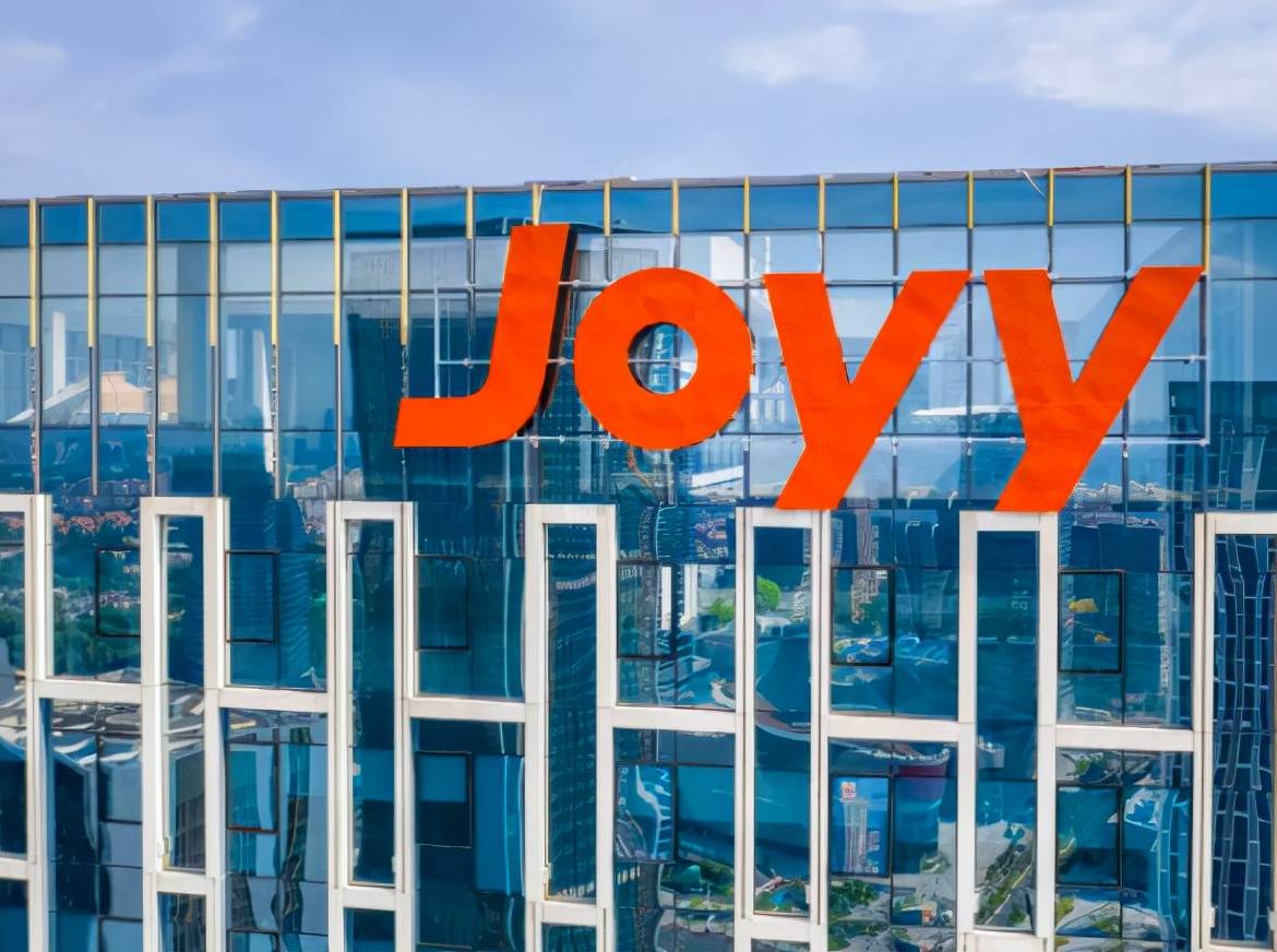 欢聚发布2021年财报，李学凌宣布公司扭亏为盈，但仍存一大隐忧1