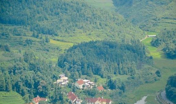 贵州这条堪比赛道的盘山公路,背后竟有一段可歌可泣的历史4