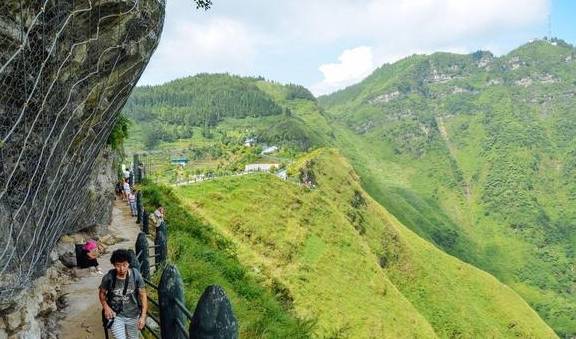 贵州这条堪比赛道的盘山公路,背后竟有一段可歌可泣的历史6