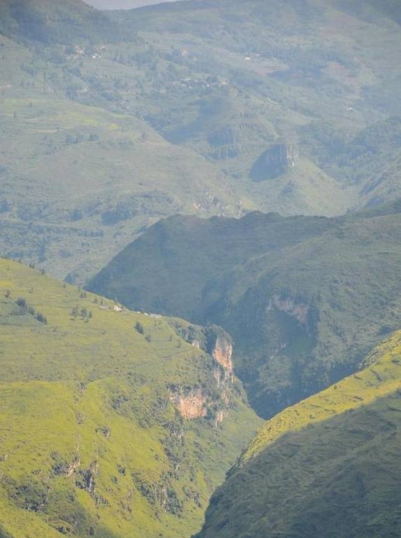 贵州这条堪比赛道的盘山公路,背后竟有一段可歌可泣的历史7