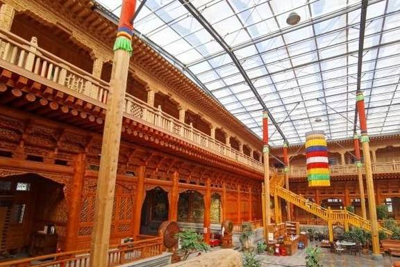 青海一“藏家大院”被认证为“世界最大的木结构四合院”4