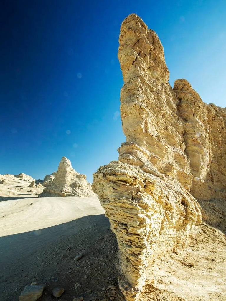 人迹罕至，无人区包围，国内最“孤独”的城市却美得像个意外15