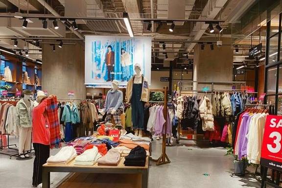 上海淮海路的“过气”日本网红店，曾经大排长龙，如今却冷冷清清3