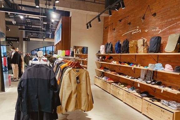 上海淮海路的“过气”日本网红店，曾经大排长龙，如今却冷冷清清6