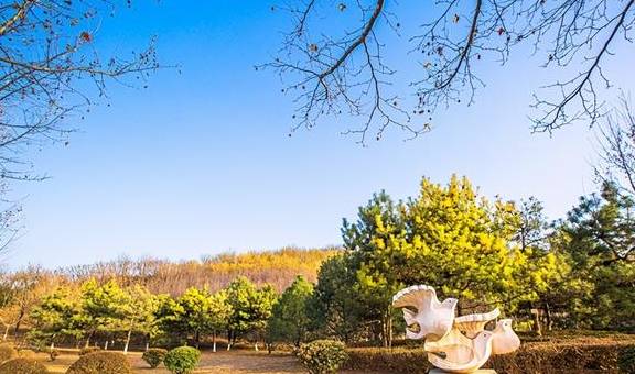 石家庄有一座在垃圾地基上建造的公园,风景如画,是春游的好去处9