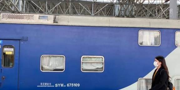 国内火车也有头等舱?看我多花了十倍价钱的包厢长啥样3