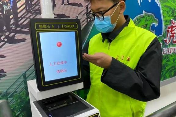 国内火车也有头等舱?看我多花了十倍价钱的包厢长啥样10