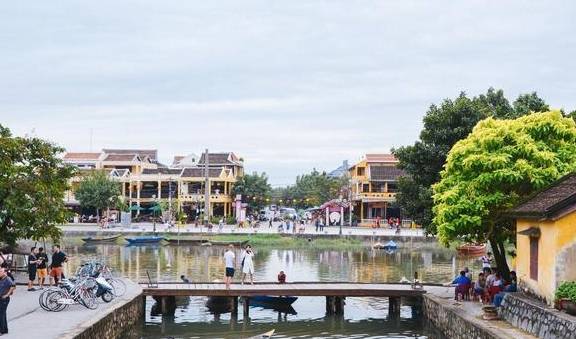 越南这个小码头，经常聚集的各国商人，往日繁华却早已不在！1