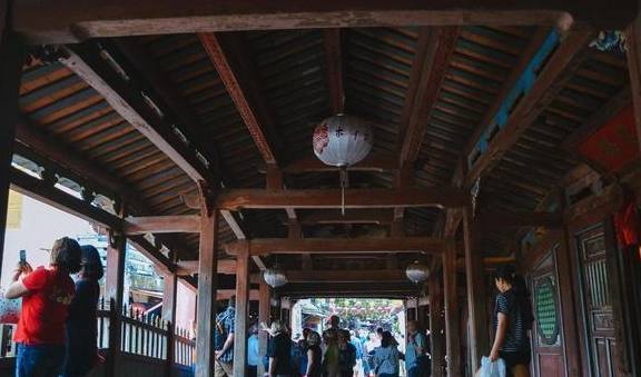 越南这个小码头，经常聚集的各国商人，往日繁华却早已不在！4