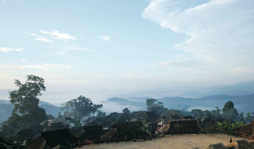 走进春天的茶山8