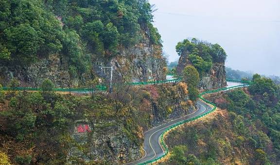 自驾皖南川藏线，挑战美龙33拐，这个网红路线流量曾达850万4