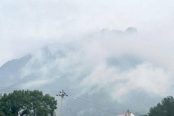 我与浙江坑根石寨相遇在云雾缭绕中3