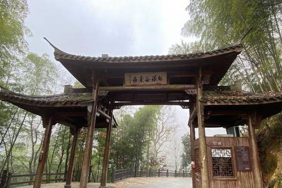 我与浙江坑根石寨相遇在云雾缭绕中12