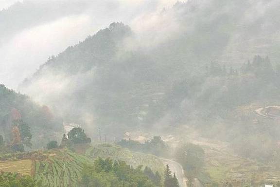 我与浙江坑根石寨相遇在云雾缭绕中4