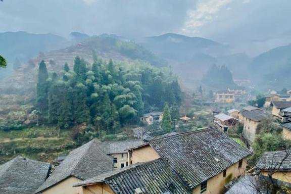 我与浙江坑根石寨相遇在云雾缭绕中14