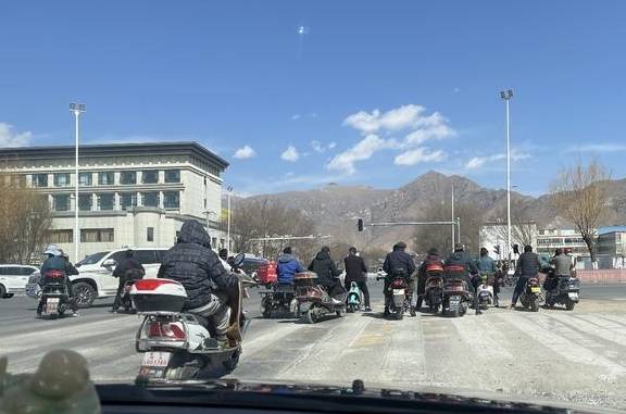 游色拉寺：再遇残疾拜佛人，看僧人精彩辩经，为什么拉萨滴滴车贵3