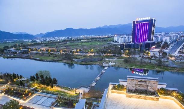 黄山黟县有一座酒店,位置绝佳,周边就是西递宏村,是旅游好去处14