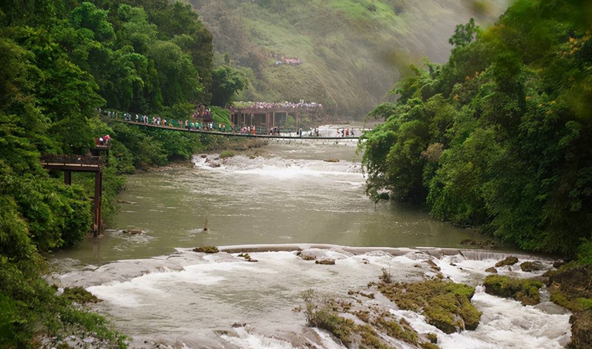 中国超美瀑布就在贵州，每秒有395吨水飞泻而下，实属是天地杰作1