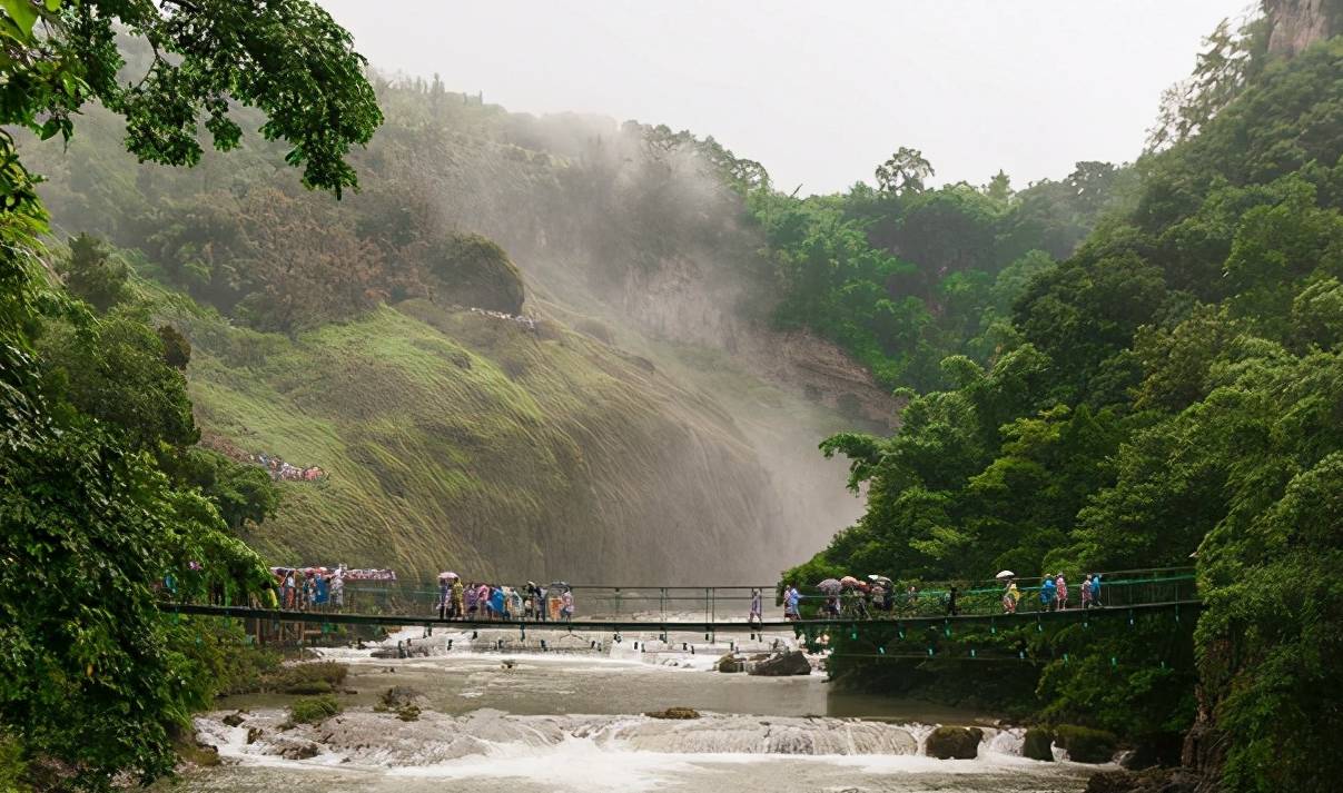 中国超美瀑布就在贵州，每秒有395吨水飞泻而下，实属是天地杰作12