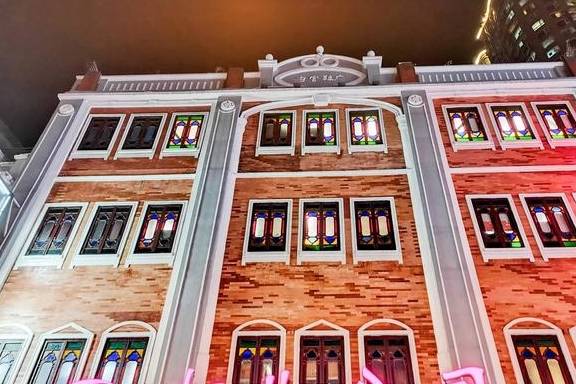 广州第一条步行街,全长超过一公里,建筑中西合璧,夜景好漂亮2