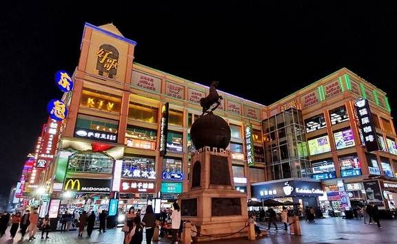 广州第一条步行街,全长超过一公里,建筑中西合璧,夜景好漂亮3