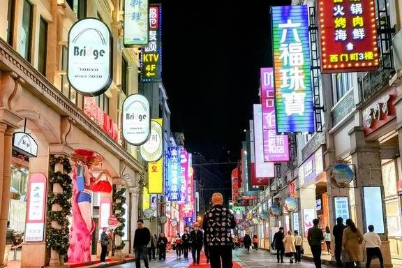 广州第一条步行街,全长超过一公里,建筑中西合璧,夜景好漂亮4