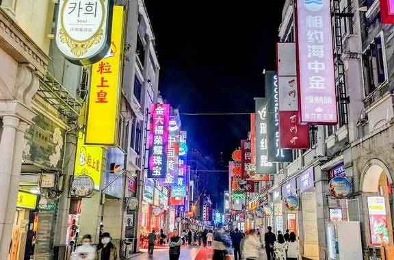广州第一条步行街,全长超过一公里,建筑中西合璧,夜景好漂亮7