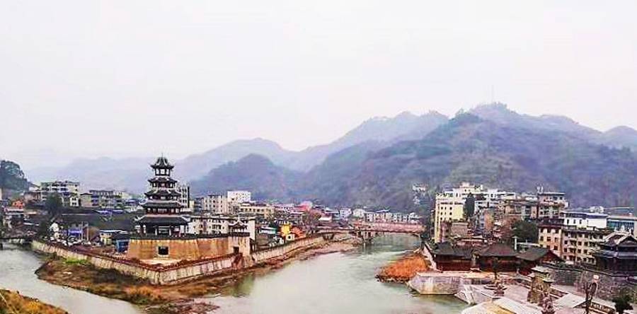 贵州黔东南州北端一个县,老县城因水患而搬迁,新县城交通便利2