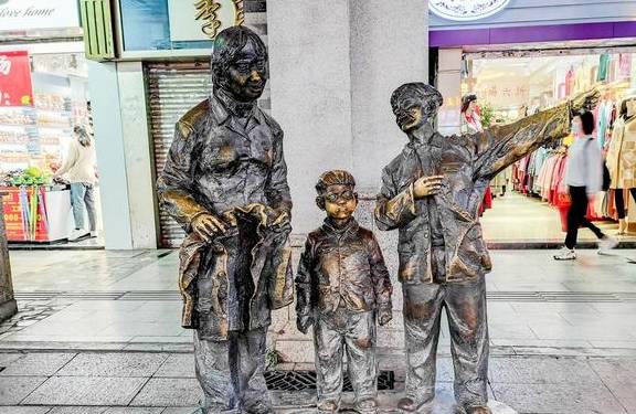 广州第一条步行街,全长超过一公里,建筑中西合璧,夜景好漂亮10