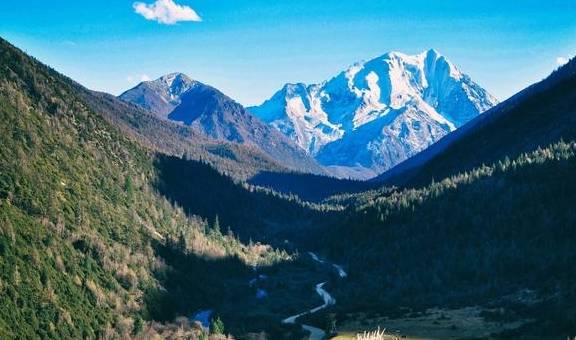 甘孜藏族自治州不仅有帅气的丁真,还有这个网红村落,它盛产美女9