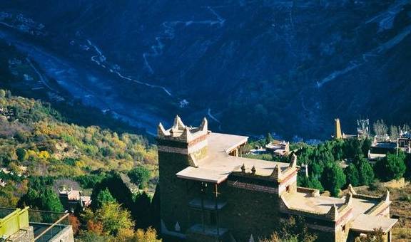 甘孜藏族自治州不仅有帅气的丁真,还有这个网红村落,它盛产美女13