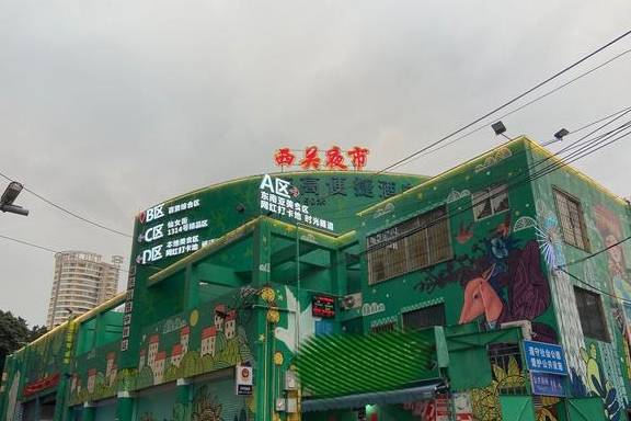 南宁市中心朝阳广场又开了一条夜市美食街，汇聚了上千种特色美食5