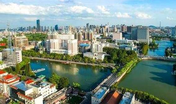 江苏进步最大的城市,GDP刚好破万亿,被誉为“北上海”2