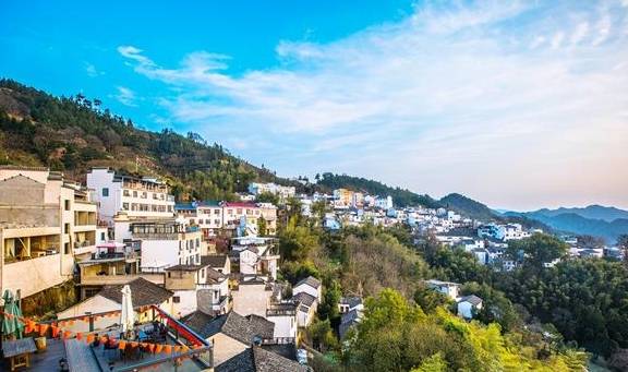 安徽歙县有一座古村落,这里有云海里的油菜花,清晨宛若仙境7