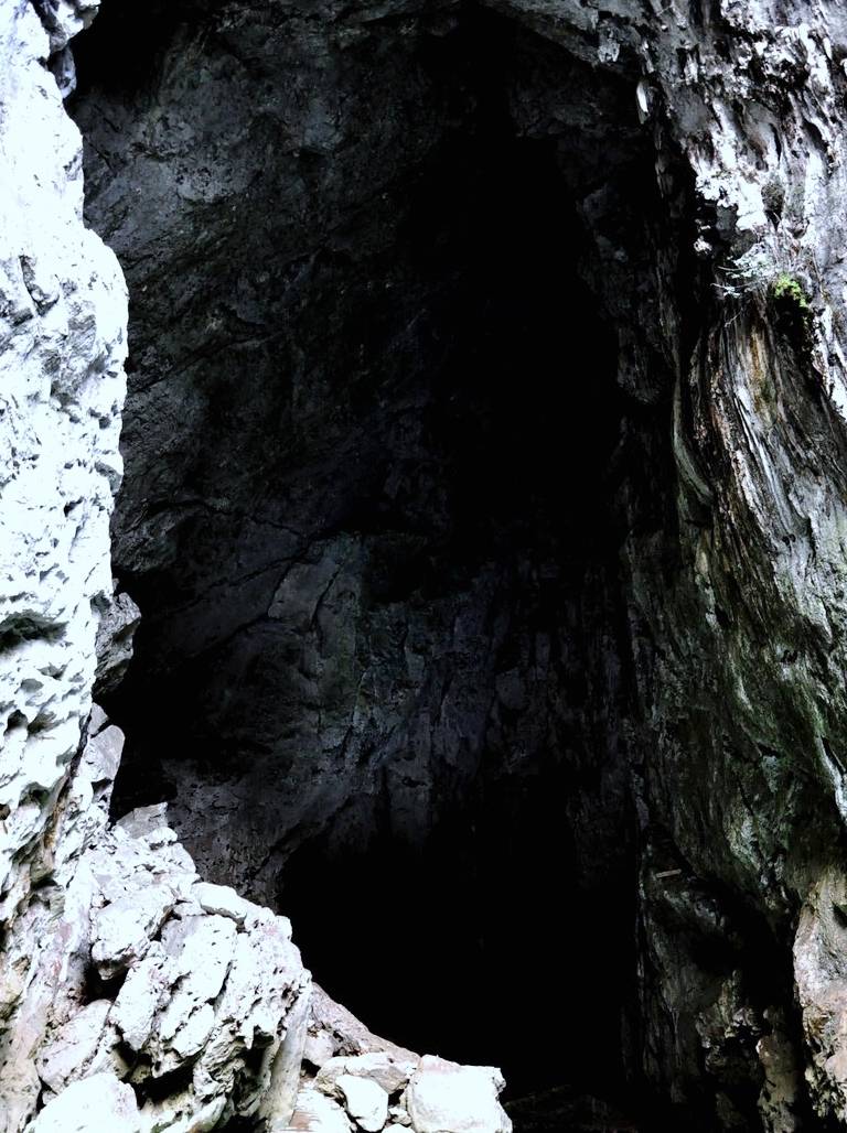 自驾游跋山涉水造访贵州格凸河,寻找传说中最后的“穴居部落”7