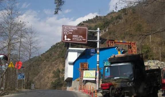 太险了!怒江的村庄,挂在高黎贡山和碧罗雪山上,薄得就像纸片片1